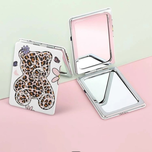 CARTOON Bear Makeup Mirror - Picture 1 of 1